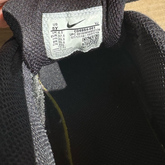 Youth Nike Air Max 90’s - all black - Picture 9 of 10